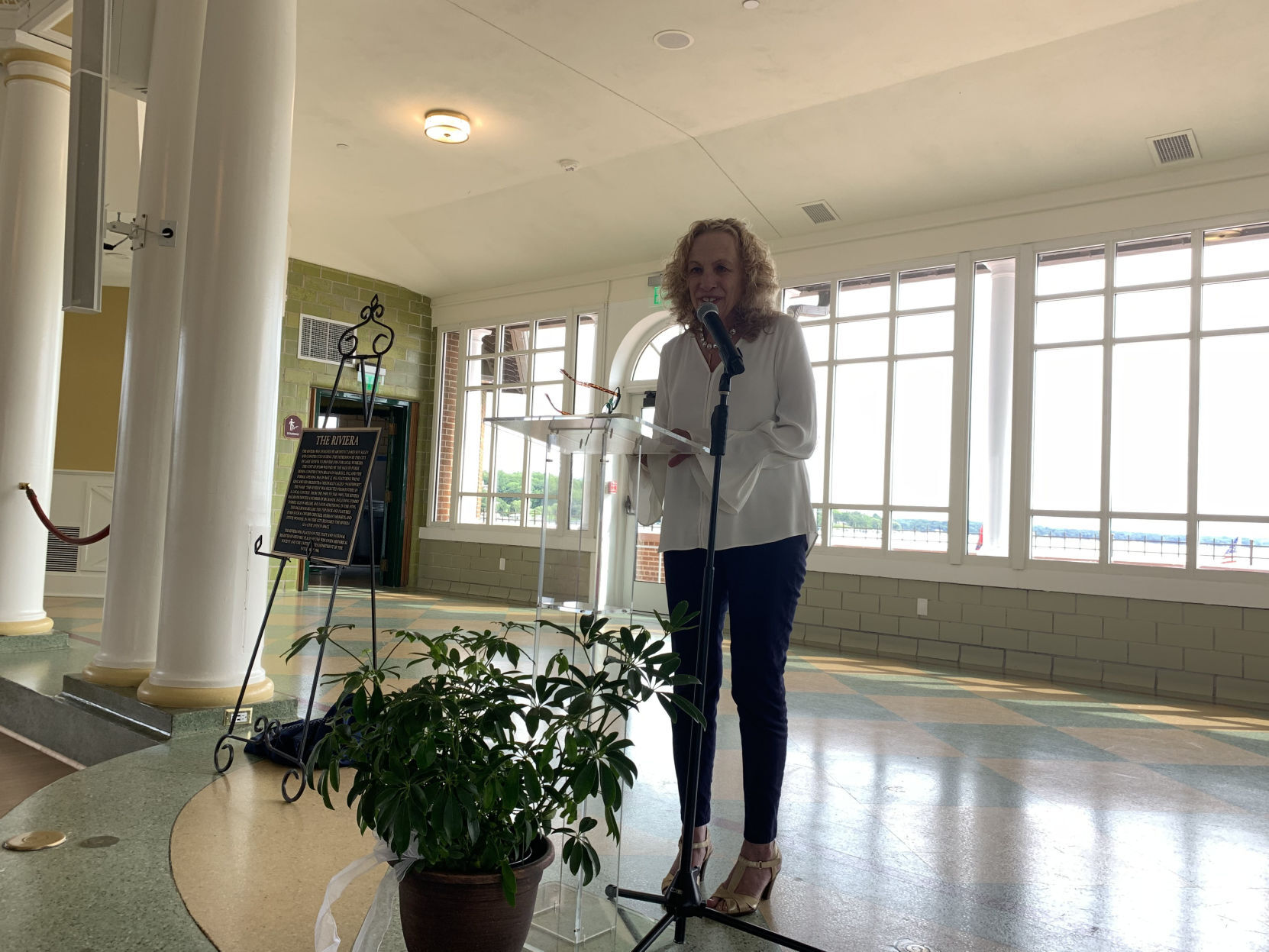 Mayor Charlene Klein thanks the crowd